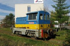 700