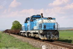736b